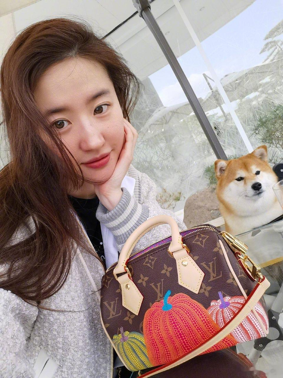 #刘亦菲托腮自拍#喜欢老婆分享生活碎片 ​​​