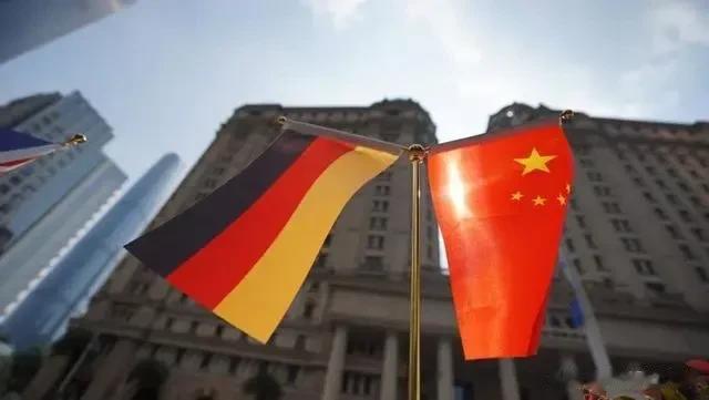 德《商报》报道，德国已经依赖中国的产业该怎么办
中国市场有着举足轻重之义，撤离中