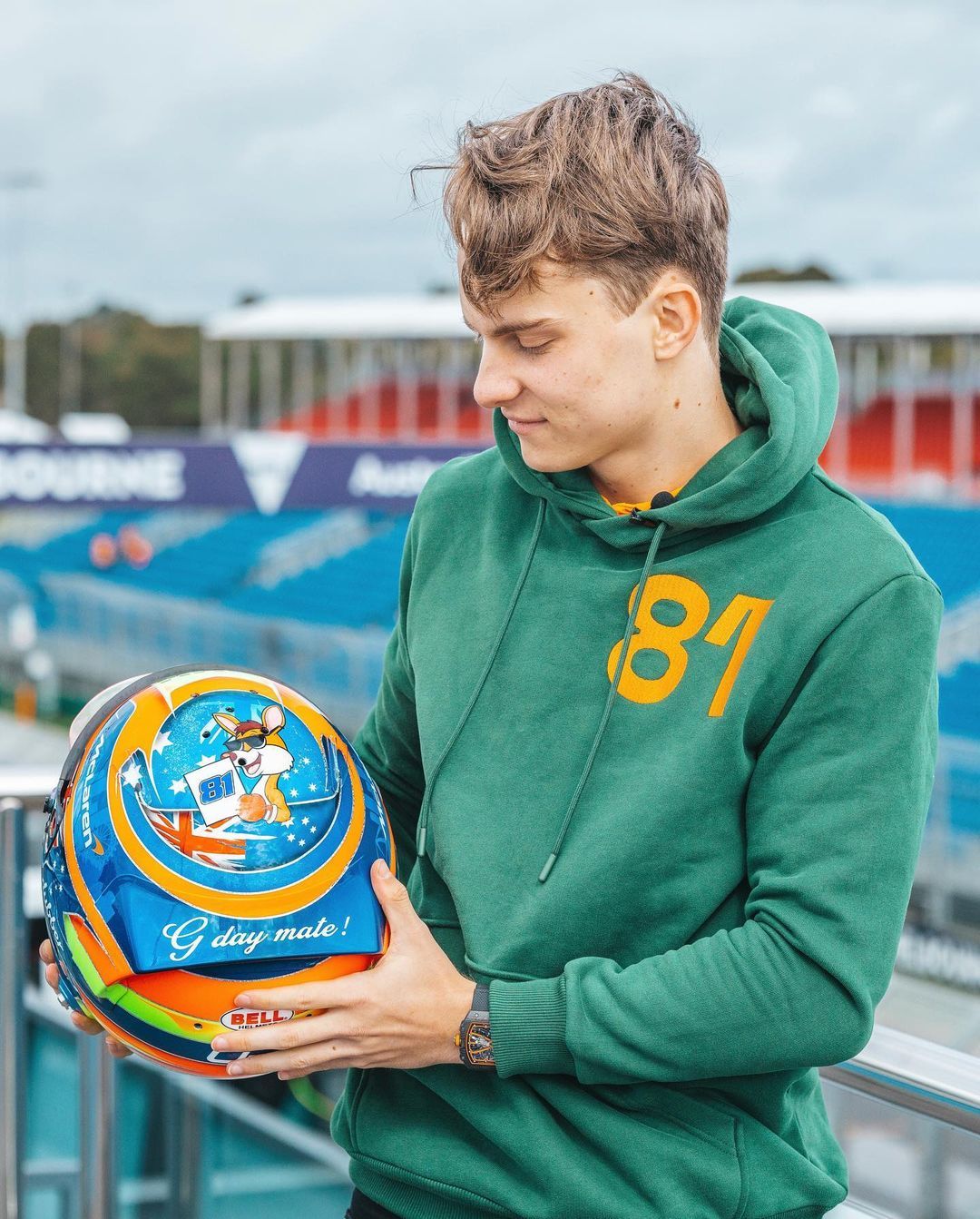 2023F1澳大利亚大奖赛主场F1车手奥斯卡·皮亚斯特里主场特别版头盔#2023