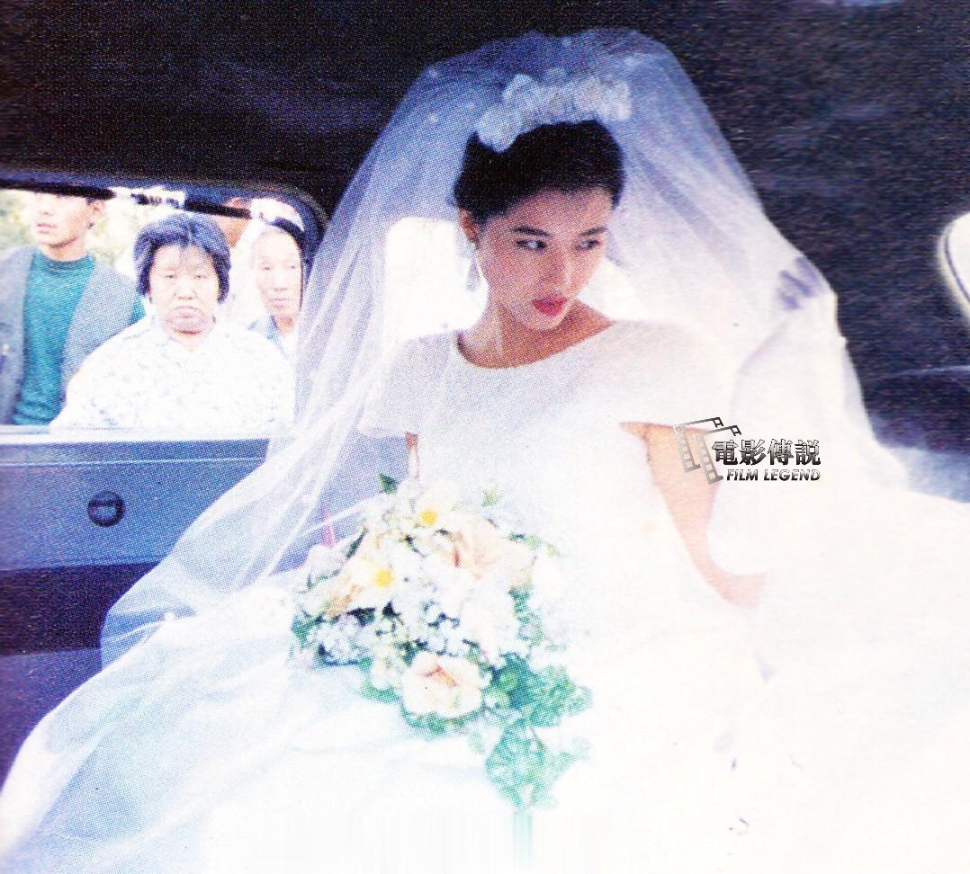 #電影傳說扫描# 1992年，#周海媚# 在长春街头拍摄某手表广告。 ​​​