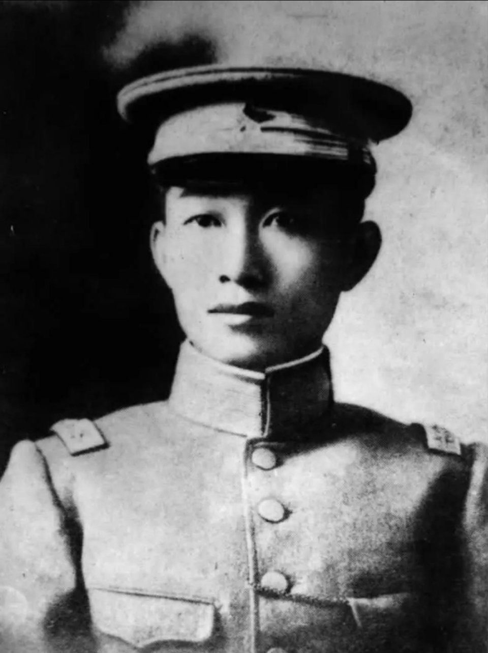 #历史那些事[超话]#蔡锷（1882年~1916年），自松坡，湖南邵阳人。陈入日