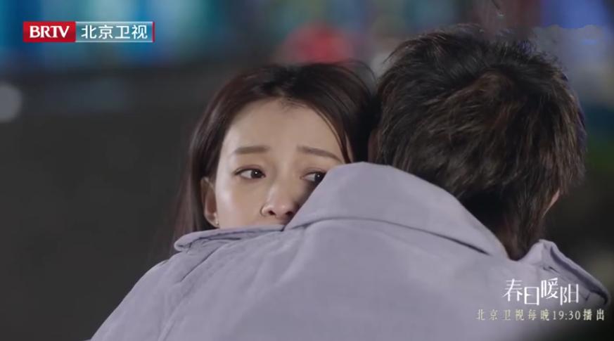 松杨也有点吃醋了，很担心沫沫和安伦一起出差
在最新一集中松杨喜欢的沫沫要和同事安