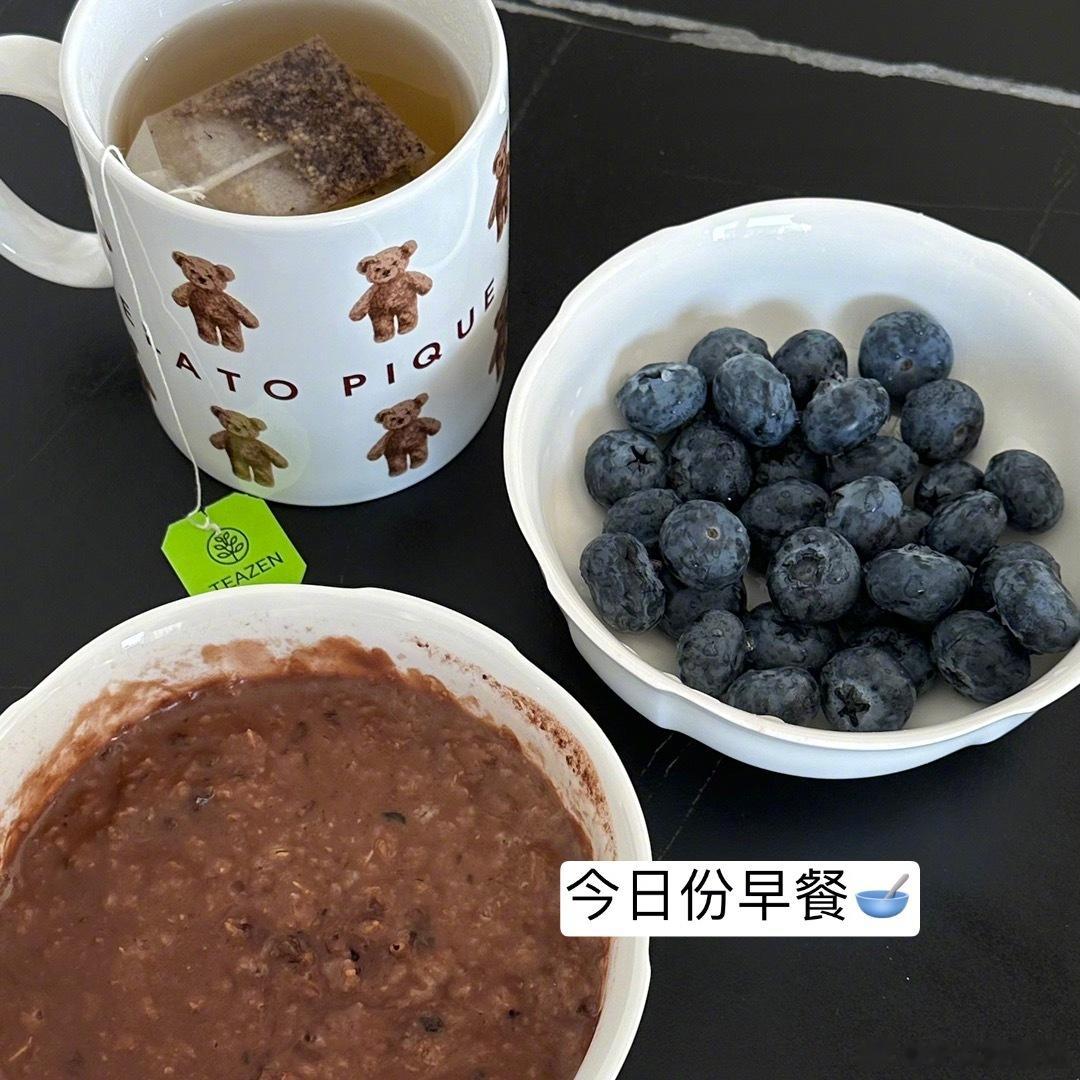 我爱可可燕麦！！！热乎乎的做法我最喜欢了稳定食欲+饱腹感强+很有满足感。所以我一