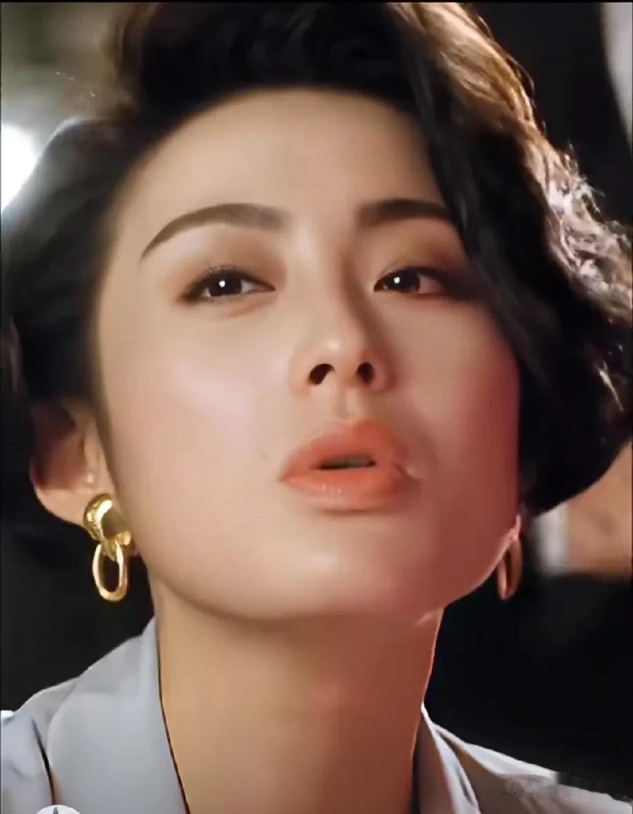 人生总有不期而遇的温暖，和生生不息的希望
张敏出生于上海市，中国香港女演员。
年
