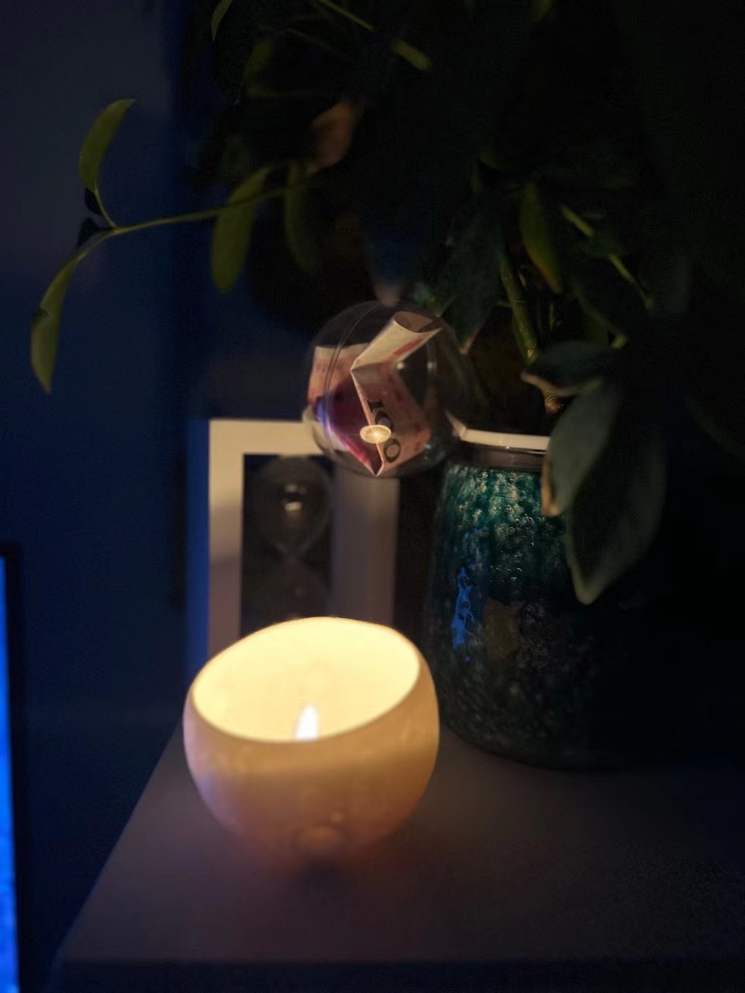 刚查了富豪世界排行榜，我排在65亿9千6百78万2千598位，比昨天下降了5位。