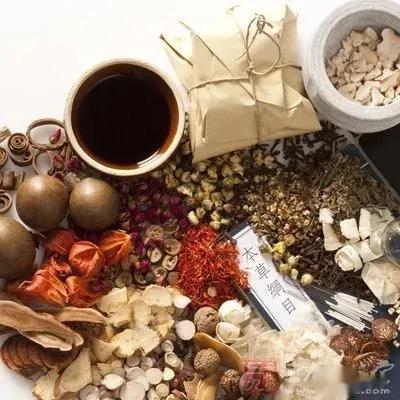 祛湿第一方:徽琼散[撒花]
      千寒易去一湿难除，俗话说：“湿气在，百病