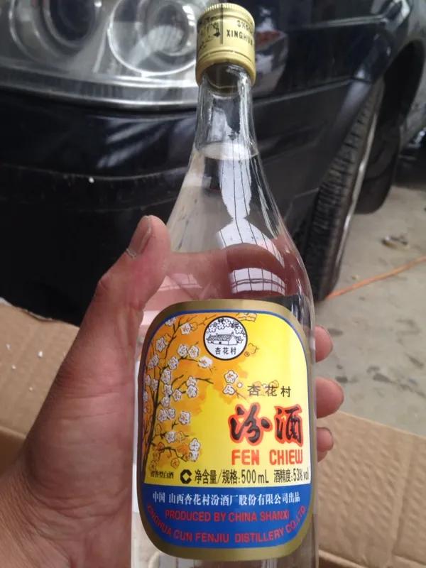 超市3大“裸瓶酒”，普通人瞧不上，老酒友却整箱囤，全是优质纯粮酿，看你都喝过几款