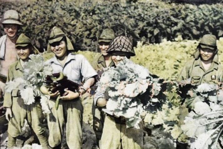 【新加坡大屠杀】
1942年2月18日，在日军攻陷了新加坡的四天后，日军在新加坡
