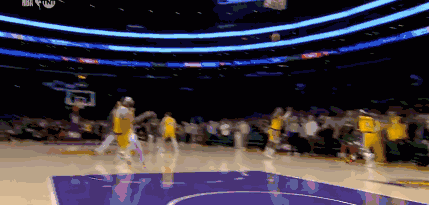 附加赛！
这球，戴维斯有没有垫脚