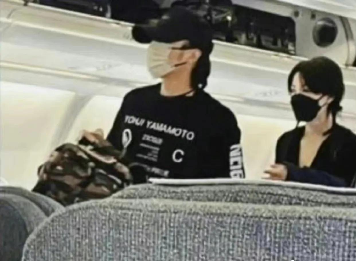 王菲谢霆锋又被网友偶遇了！

3月12日，正当大家还在热议王菲谢霆锋时隔23年，