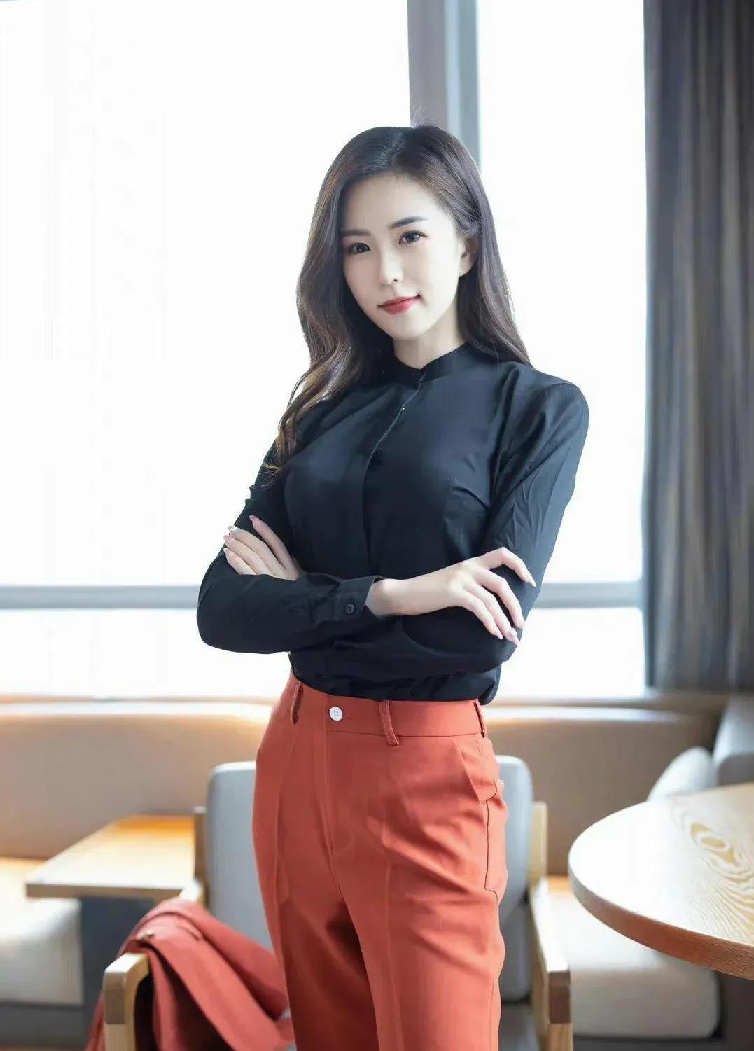  
在黄昏的时候，我从睡梦中醒来，身体已经好了许多，便爬上自己家中的阁楼，眺望四