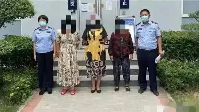 也是醉了，都50岁大叔大妈了。为了钱，聚众Y乱。

建个群，会员制的，入会必须缴