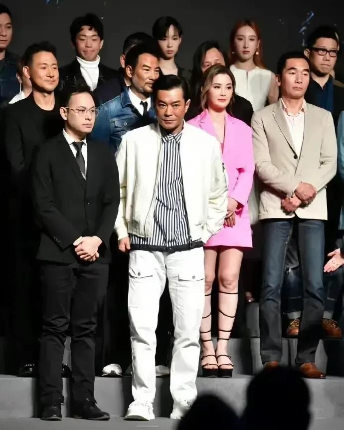 古天乐不自信了，他变化最大，其他的明星还是和以前一样，虽然脸上都有皱纹，但是轮廓