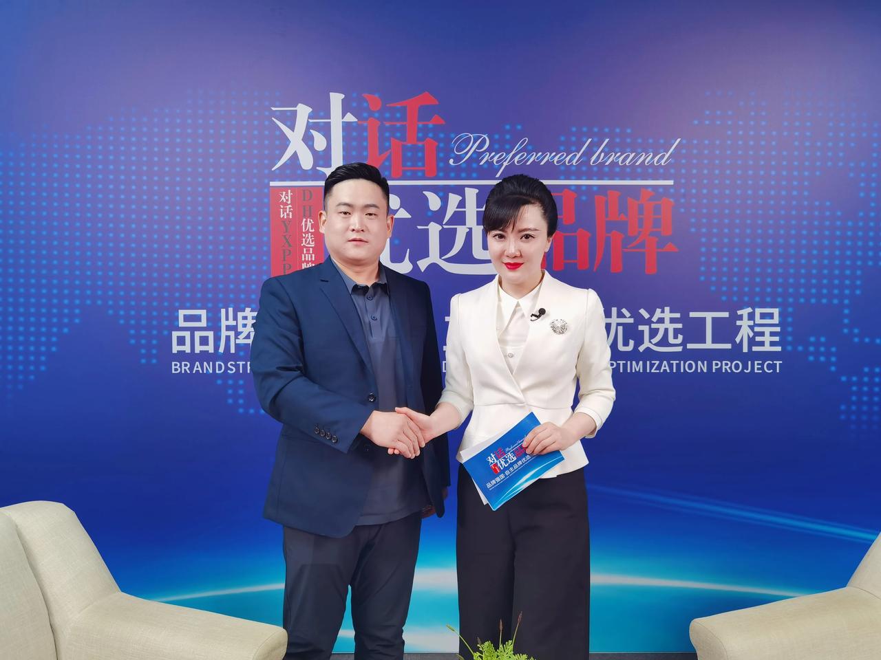 落地深圳✈️
今天的演播室访谈有12期，都别理我，脑子高速运转，疯狂访谈中。[红