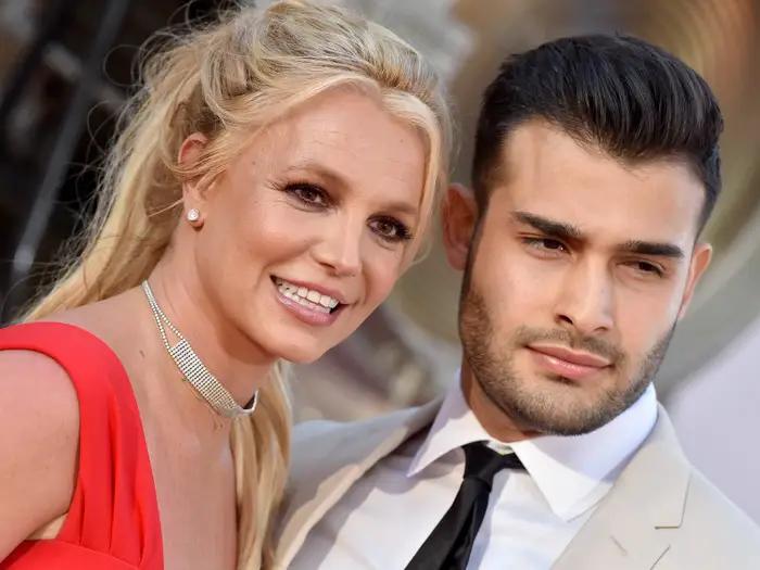 周四小报报道称，布兰妮斯皮尔斯 ( Britney Spears ) 说她的朋友