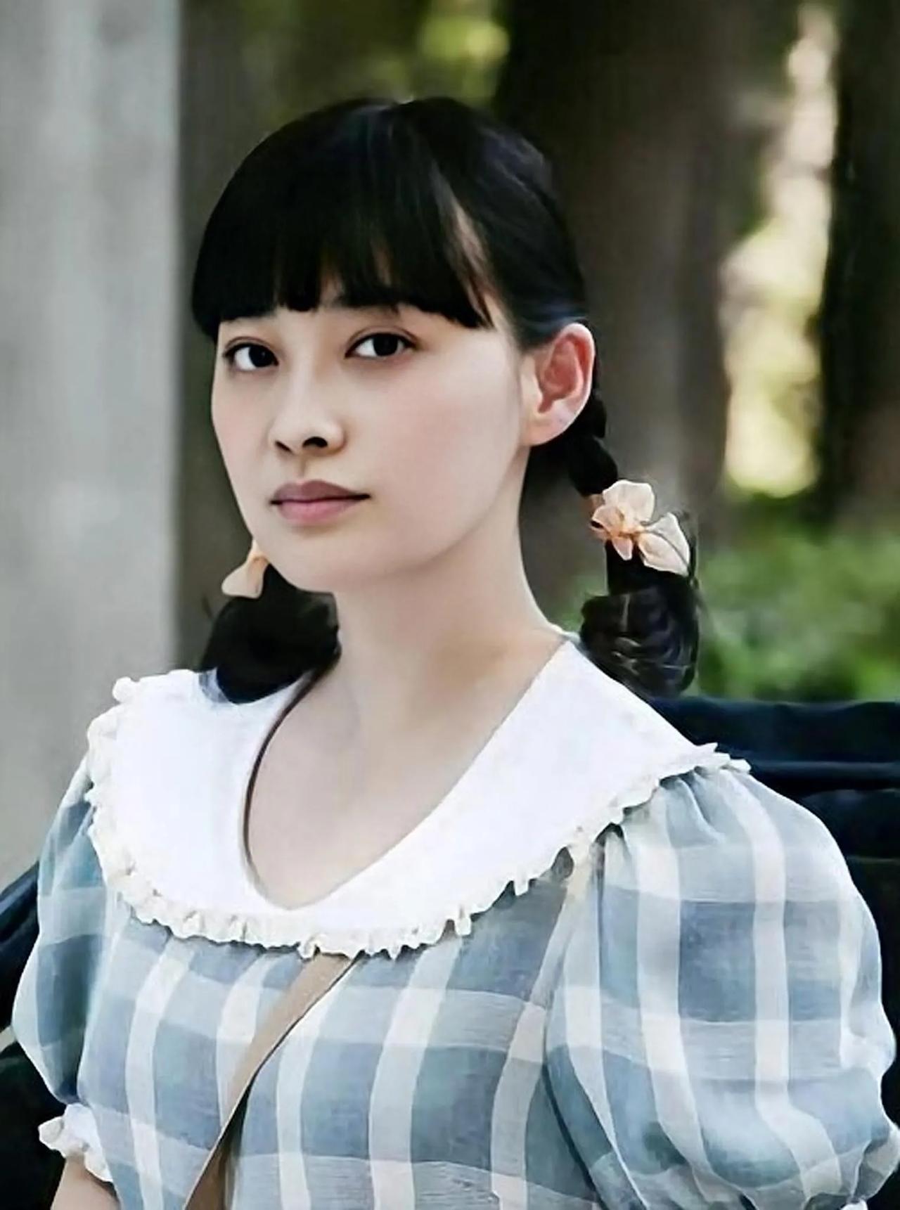   梅婷，1975年4月30日出生于江苏省南京市秦淮区，1996年考入中央戏剧学