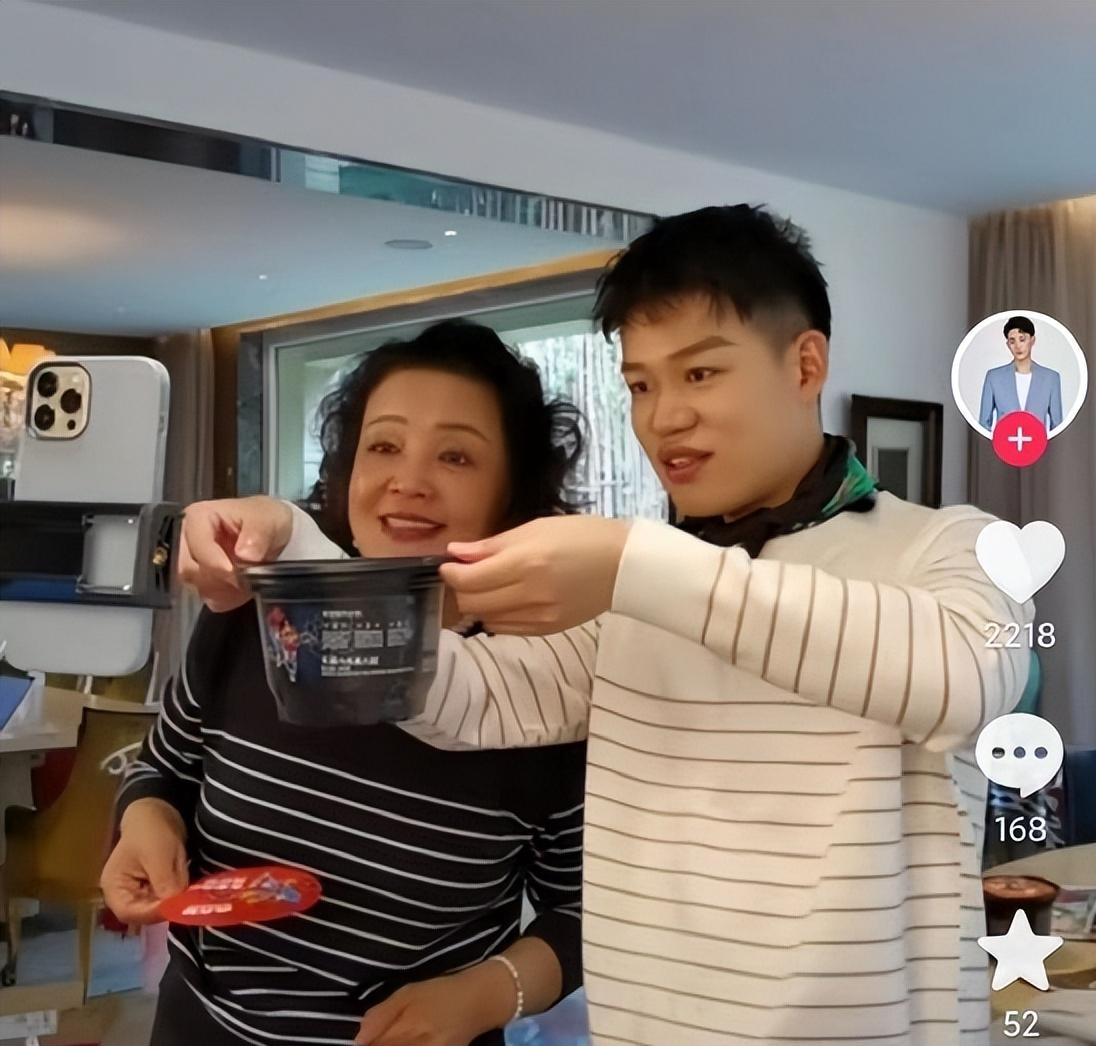 针对近日网传张兰团队集体离职一事，前合作伙伴孟贺20日晚在直播里辟谣，称相关报