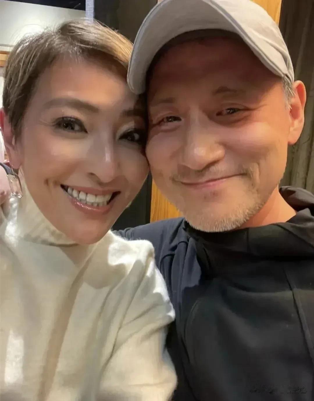 没想到张学友老成这样了，胡子头发都花白了，不过想一下，这也正常，因为我小时候张学