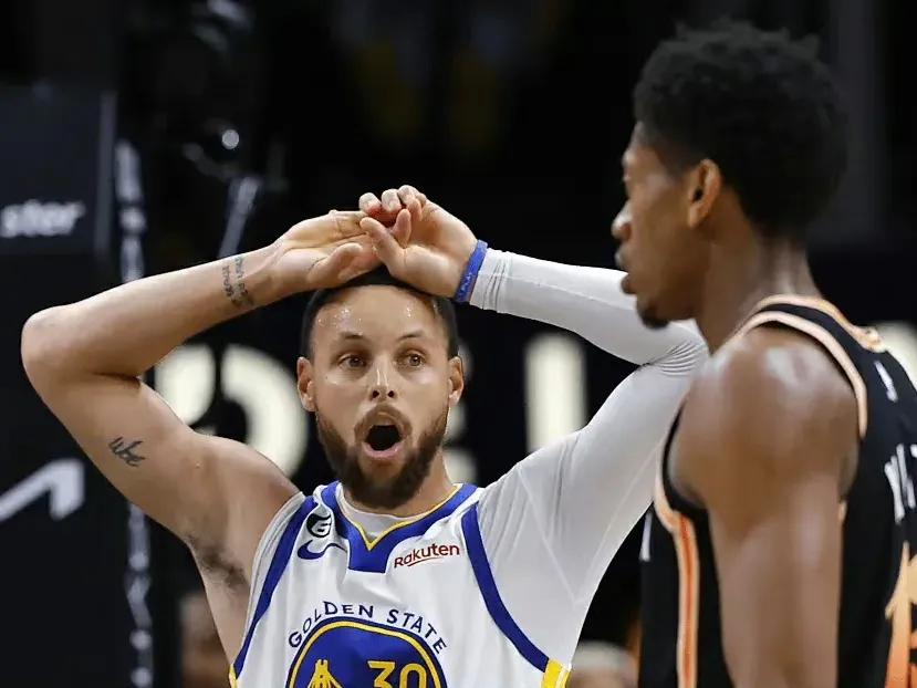 库里31分客场胜率刚过两成 主场易赢球表现却不如客场

NBA常规赛，勇士客场以