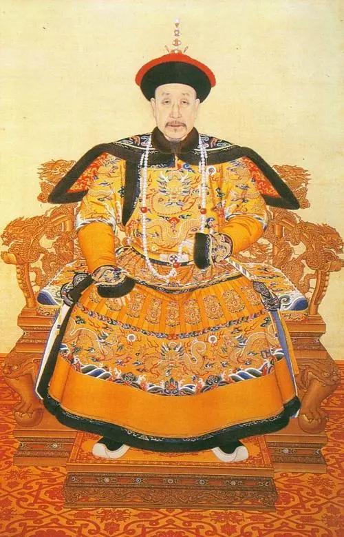 乾隆命大将军读殿试考卷，大将军：奴才不识字。

清乾隆二十五年，公元1760年，