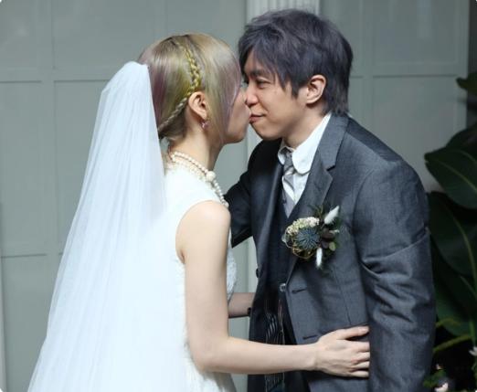 杨盼盼女儿婚礼照曝光，与新郎当