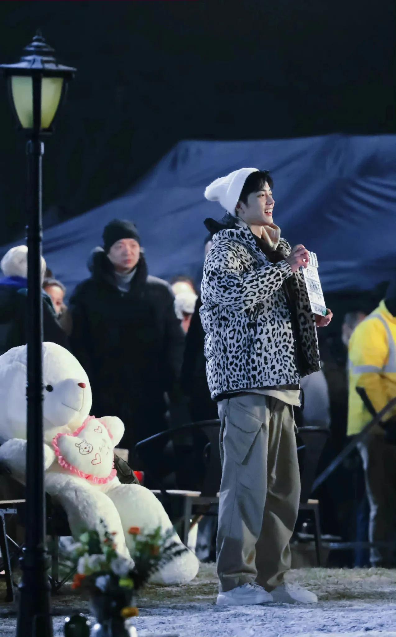 《骄阳伴我》杀青可爱帅气的盛阳要来了！
《骄阳伴我》是肖战和白百合主演的都市情感