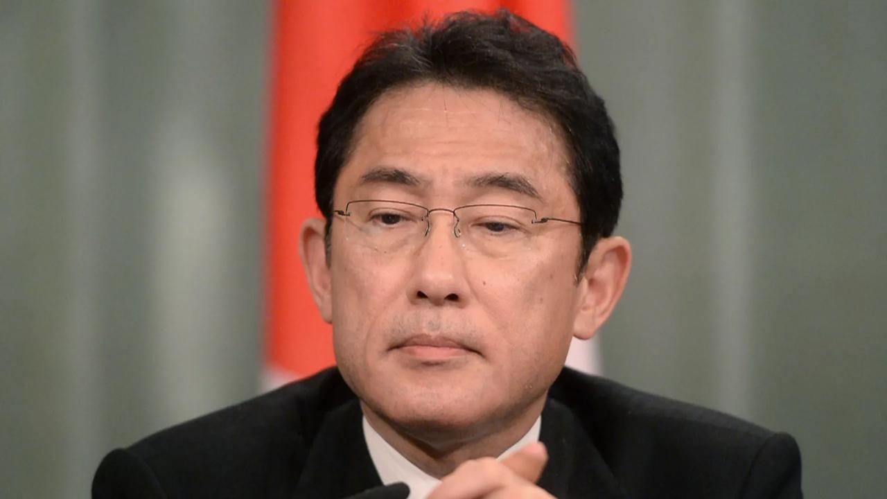 岸田文雄与泽连斯基见面，花了5亿美元。5亿美元的见面礼，也算是大手笔了，够泽连斯