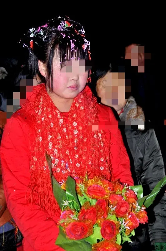 某地，发生一件奇葩的离婚案，一对新婚夫妻刚刚结婚几天就闹着要离婚，原来在新婚之夜