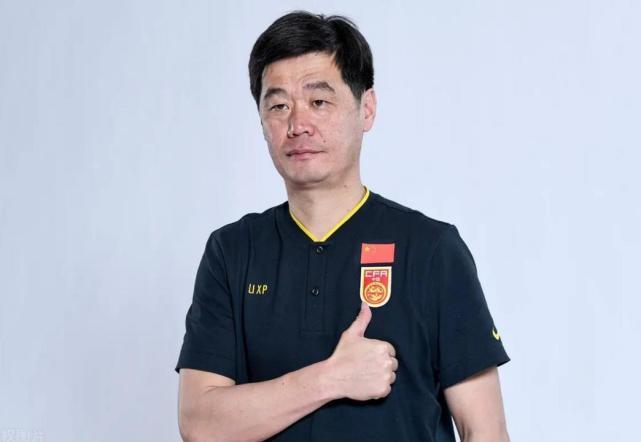 国足决战日本首发11人出炉：复制李铁用人，颜骏凌连续7场首发

北京时间1月27