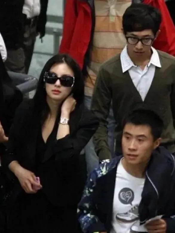张雨绮旧照，大美女和小美女之间真的有壁！
张姐真的是美艳挂的代表[捂脸R]大美女