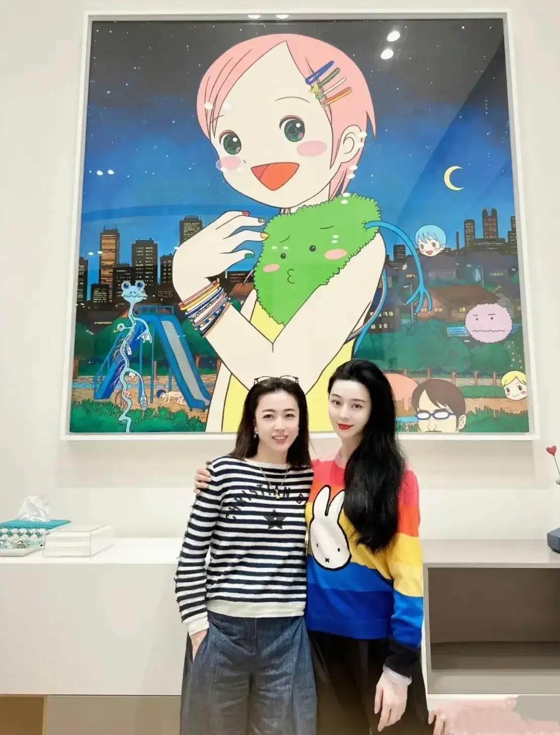 没想到甘比和冰冰是好朋友，甘比以前的娱记，冰冰来香港发展过。

甘比以前好土还有