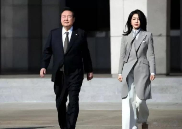 事发突然，尹锡悦抵日不到24小时，韩国警方突击搜查国防部

来源:海峡快讯

近