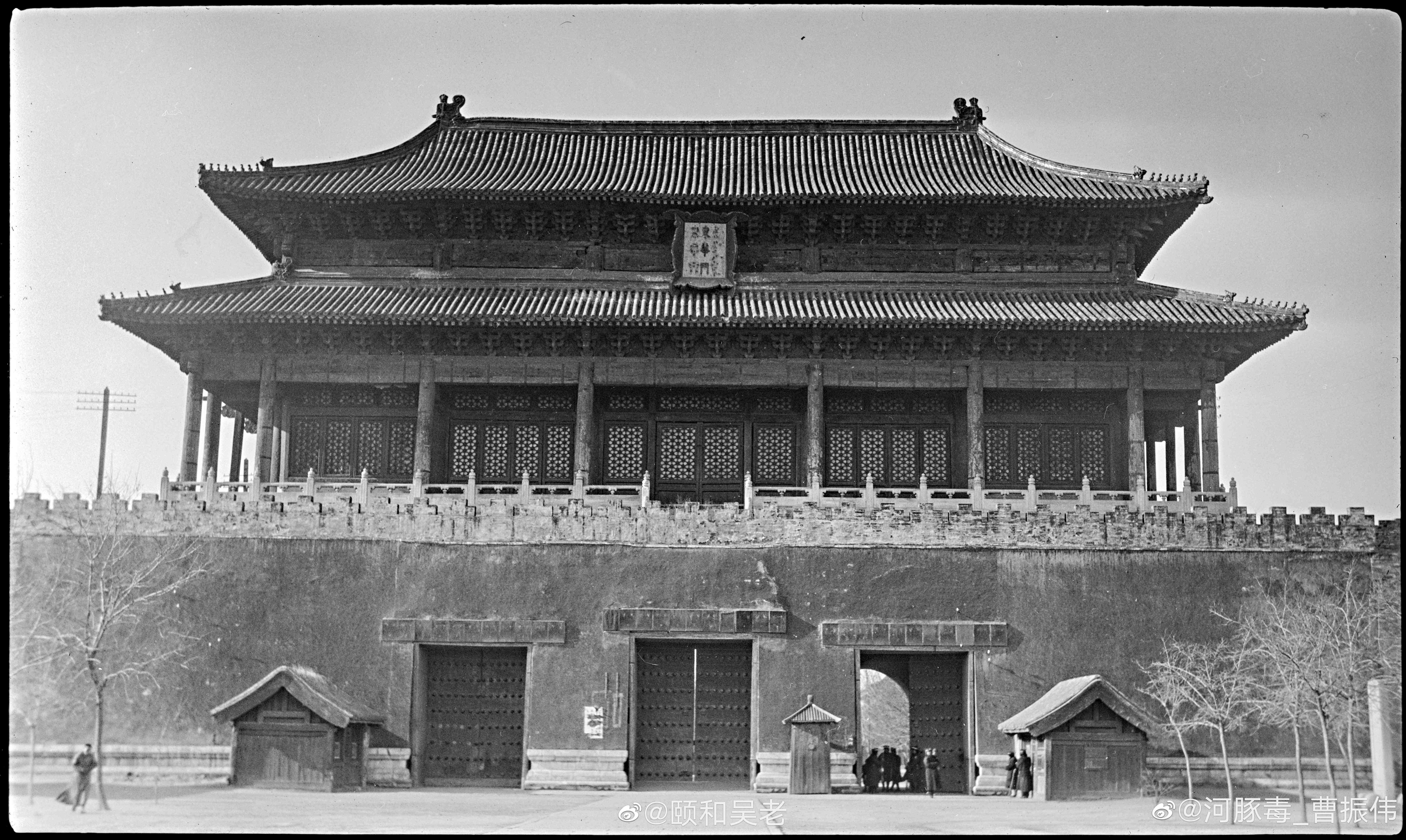 其实单故宫来看，明清建筑一个比较突出的判断点就是：如果梁枋、柱子出现大量铁箍，基