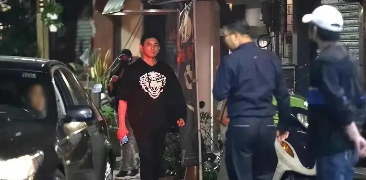 吴奇隆带儿子为刘诗诗庆生，打破离婚传闻。

吴奇隆和刘诗诗儿子的长相好帅气，大眼