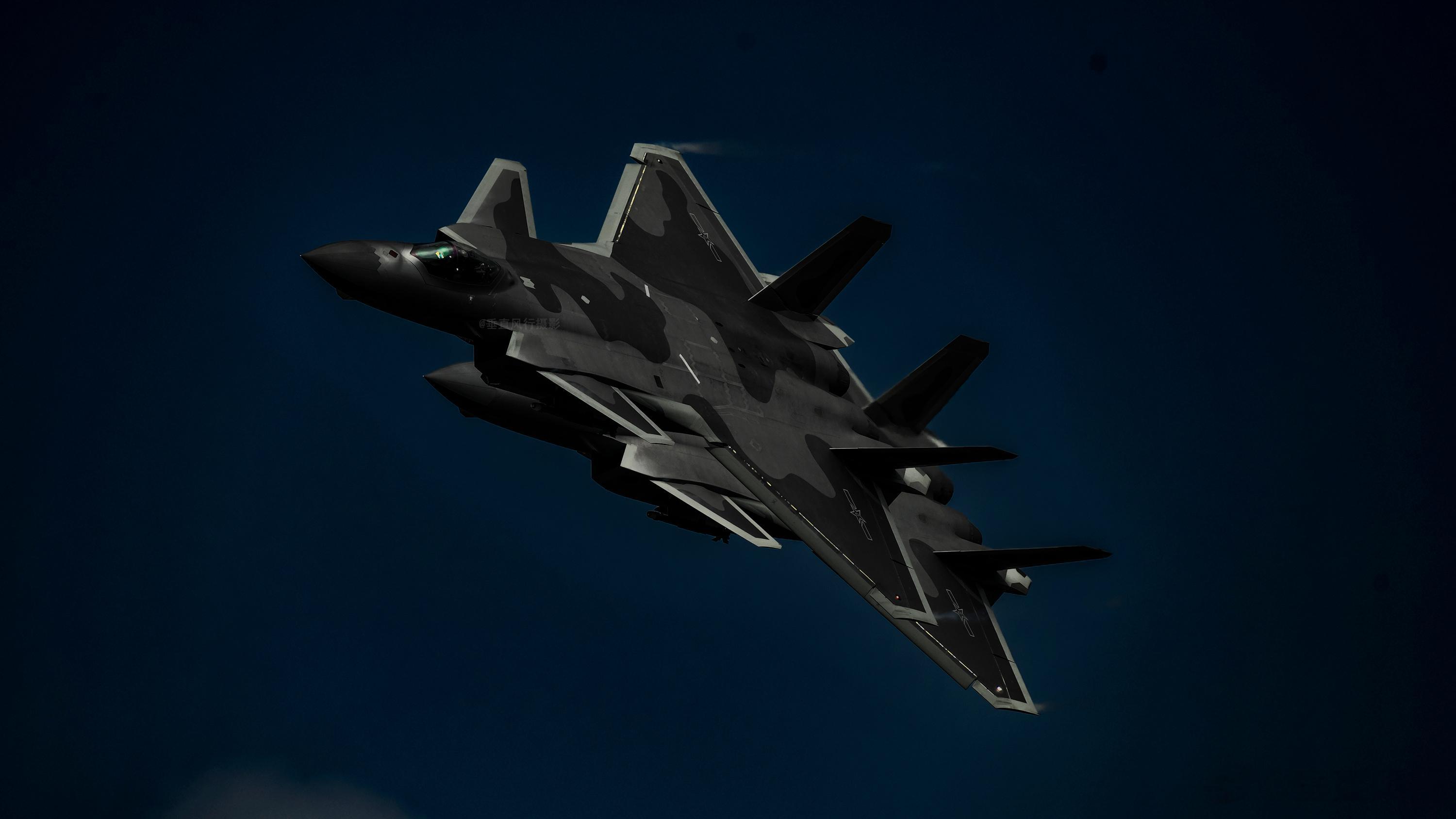 歼20双机编队打开弹仓，摄于2018珠海航展#航空[超话]##中国航空摄影[超话