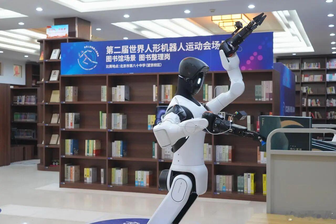 戴得了工牌，也赢得了金牌，这就是智元机器人。  2026世界人形机器人...