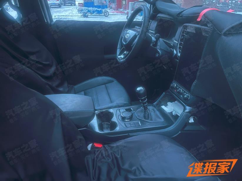 #汽车资讯# 【手动挡？国产福特Ranger测试谍照曝光】日前，我们获取到了一组
