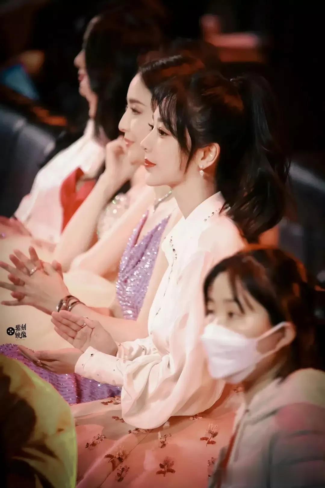 为什么有些女明星不做美甲？

我们身边有很多美女在做美甲，美甲已经成为一种时尚。