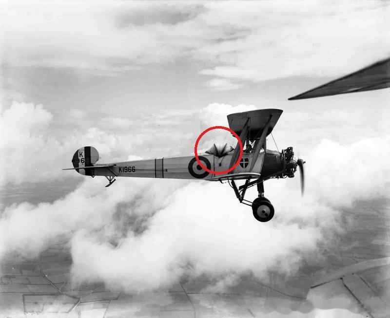 1933年剑桥大学航空队正在进行飞行训练的阿弗罗504N（K1966）教练机。阿
