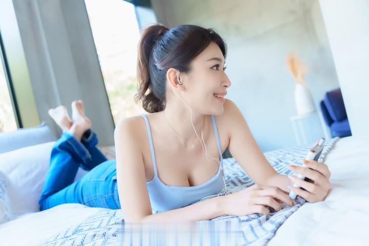 早上好[心][心][心]拜雅榭兰图新二代 Tesla.11动圈单元你喜欢吗？[心