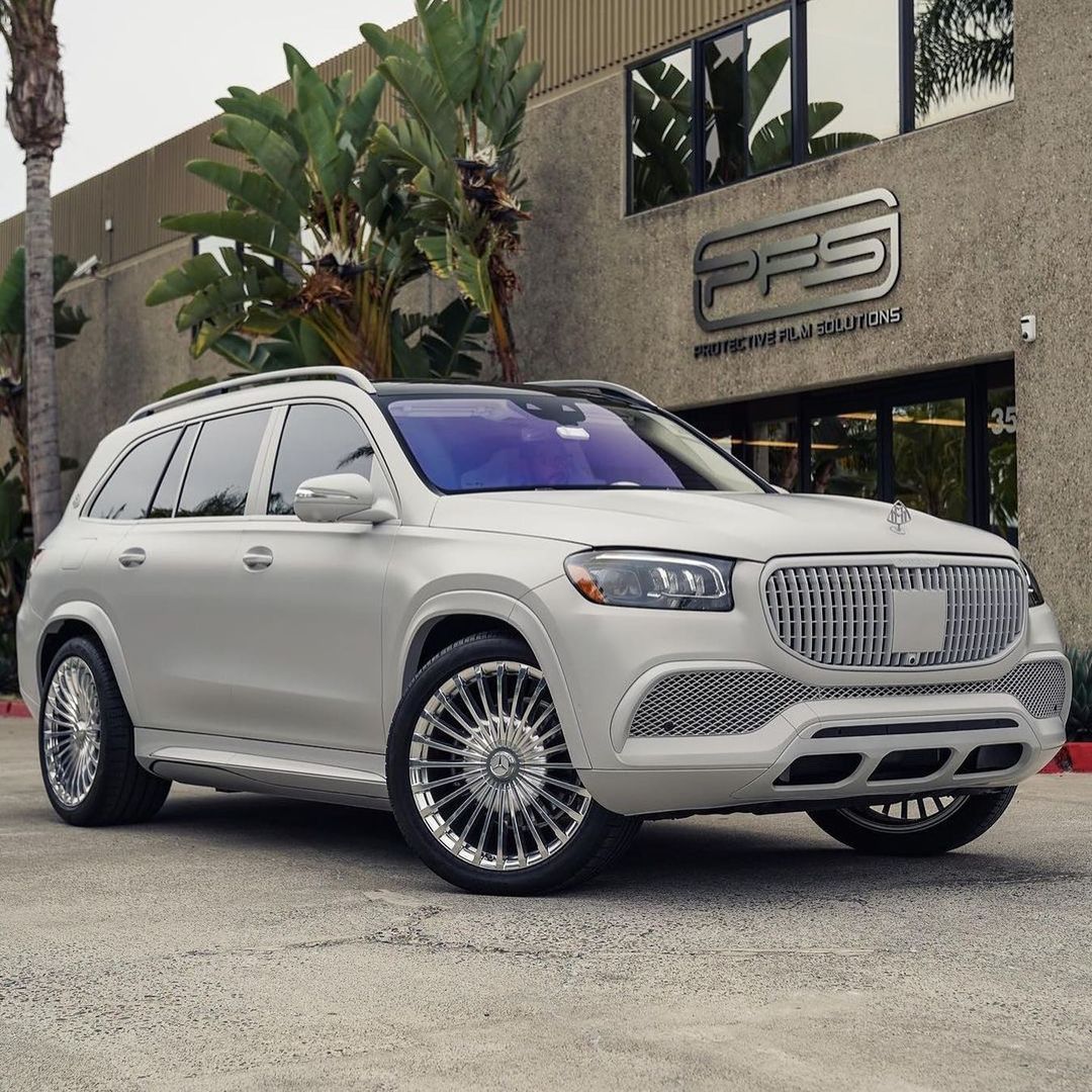干净的纯白，Maybach GLS 600 ​​​