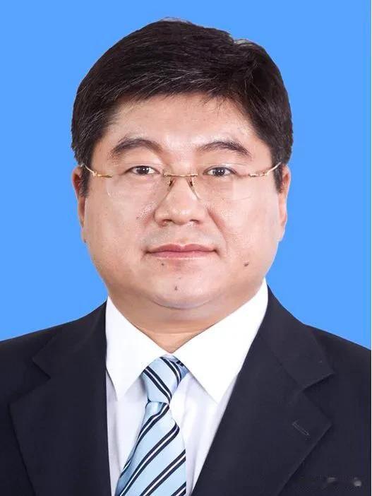  代守仑同志任中共牡丹江市委书记。