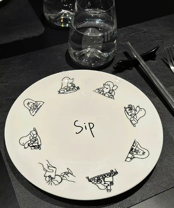  落日向往的浪漫不该只有我一个人看，喜欢一切温柔繁茂的季节，时令尤为眷恋夏日傍晚