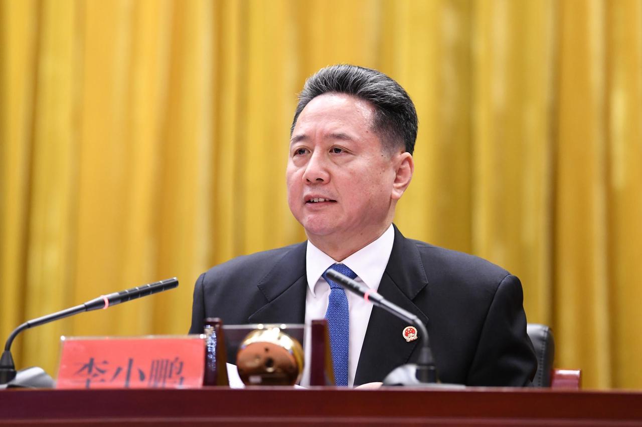 李小鹏继续担任交通运输部部长。李小鹏1959年6月出生，四川成都人，2016年9