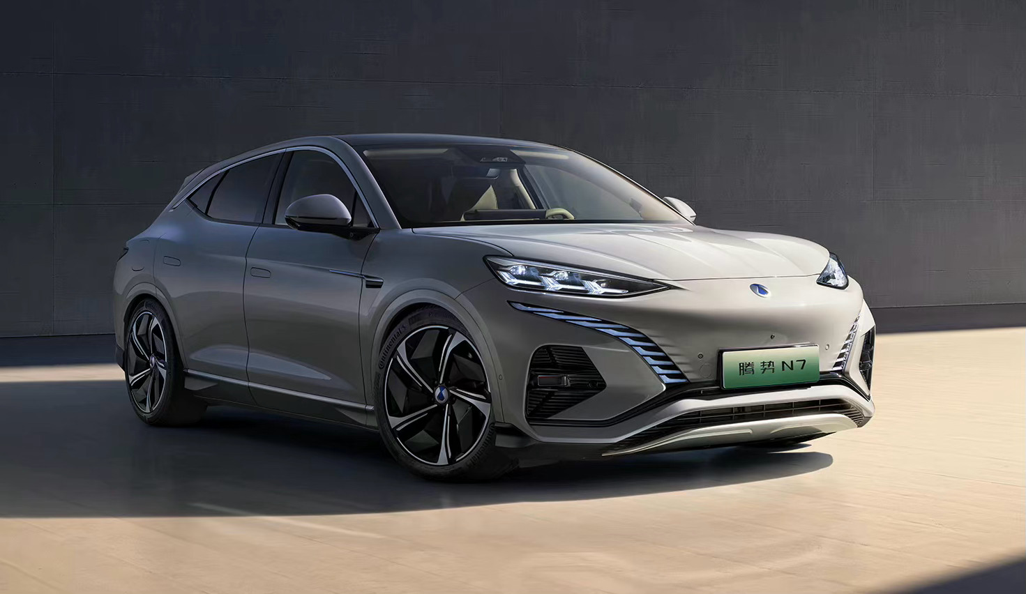 腾势N7，定位中型5座SUV，类似Taycan猎跑的意思！腾势将以D、E、N、Z