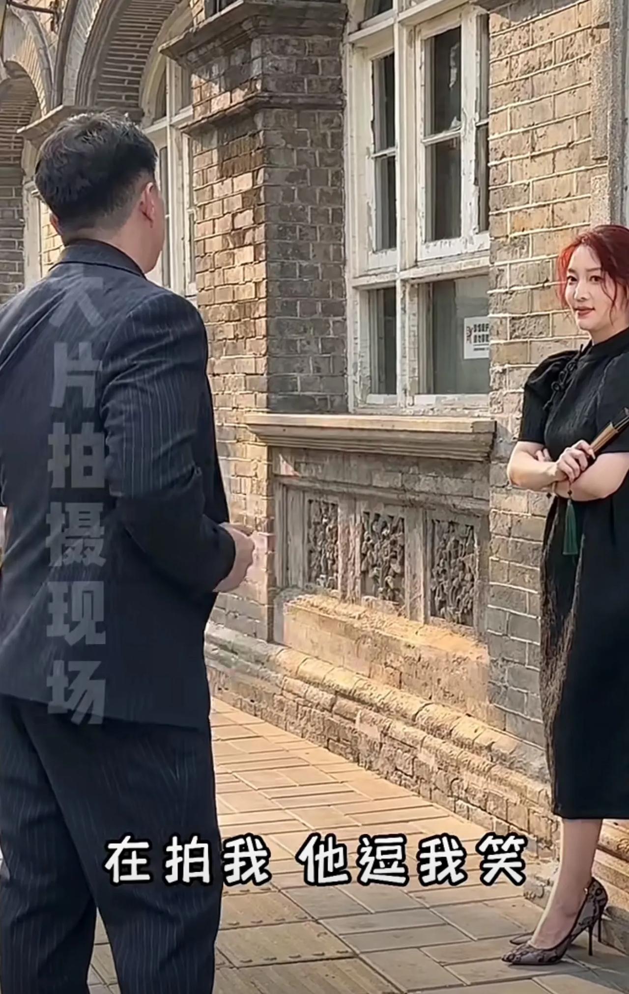德云社烧饼老婆晒了一组夫妻俩拍得写真照片！
还别说，红气养人是真的，感觉烧饼红了