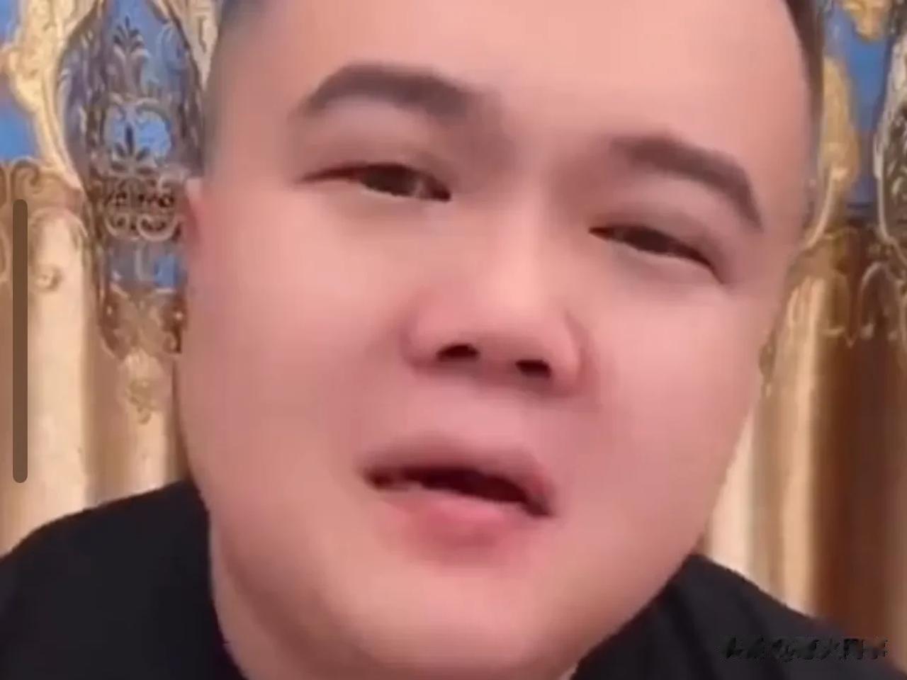 网红老疤的直播功能已被永久封禁，有人知道他干啥了吗？

驴家小胖夸桐桐起飞了，现