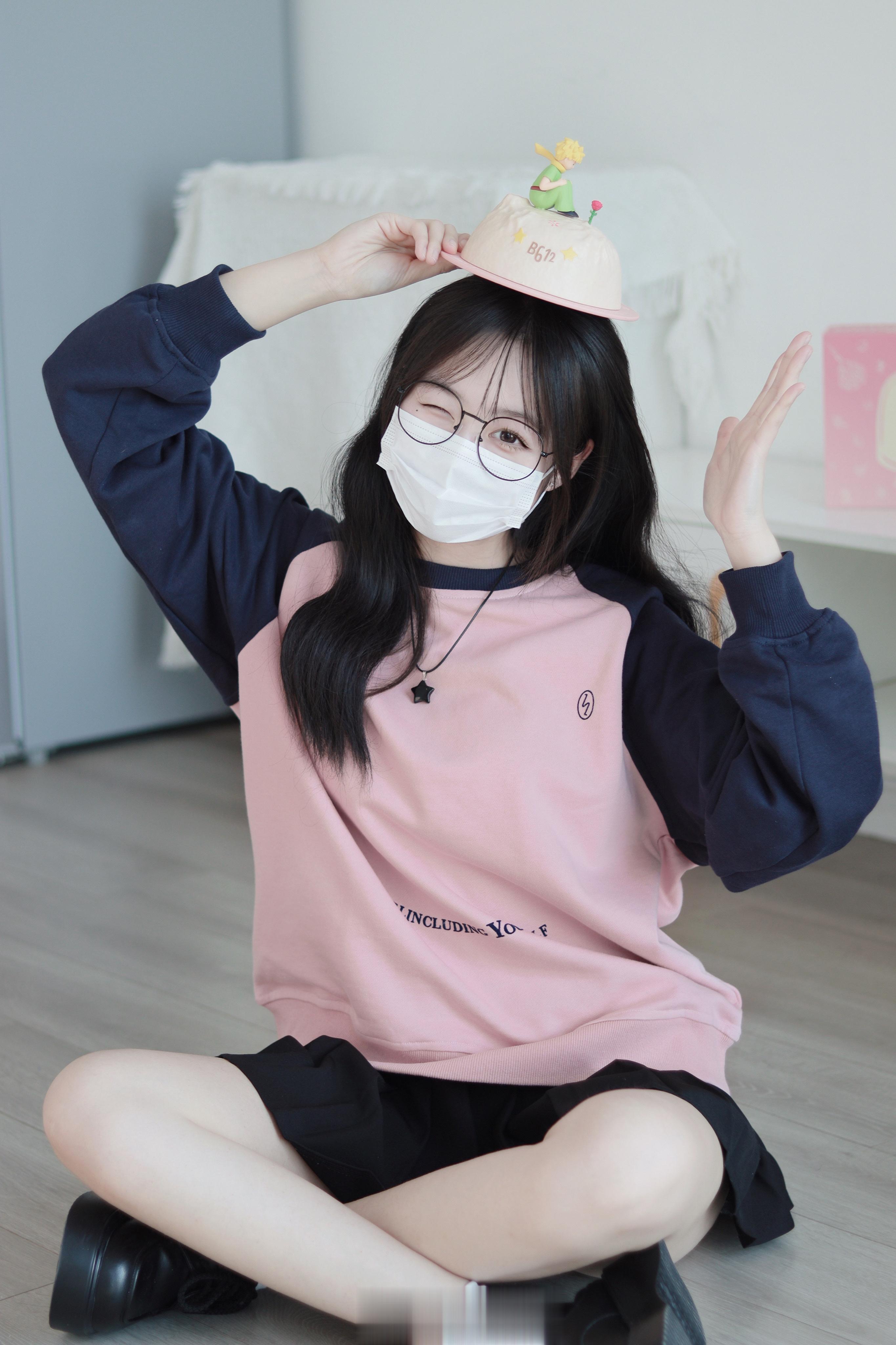 注意看 这个女人叫小美… ​​​