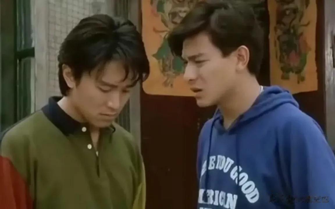 周星驰官方资料显示身高是174公分，而刘德华的官方身高也是174公分，但是在很多