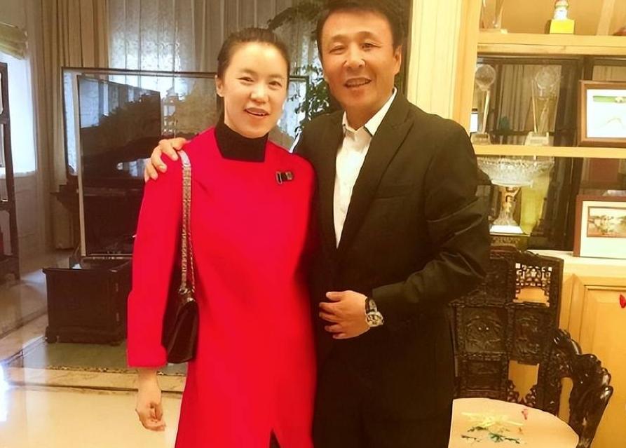 最近几天，奥运冠军王楠的老公郭斌经常会在社交媒体上晒出自己孩子的视频。视频里，他